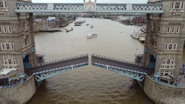 Drone flying over Tower Bridge. Drawbridge road. — Stock Video