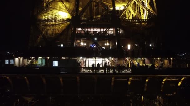 People on the terrace of Le Jules Verne restaurant at night. — Stock Video