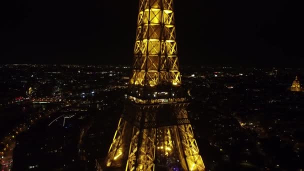 Tur Eyfel 'den gece çekimi genel bir panoramaya yakın bir açı.. — Stok video