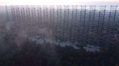 Çernobil sınırlama bölgesindeki büyük Duga radarının insansız hava aracı görüntüsü.