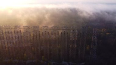 Terk edilmiş Çernobil 'deki Ufuk ötesi radardan insansız hava aracı görüntüleri.