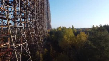 Duga radarının metal destekleyici yapısının drone görüntüsü.