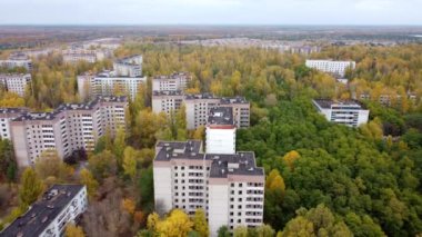 Terk edilmiş Pripyat şehrinin radyoaktif Çernobil bölgesindeki insansız hava aracı görüntüsü.