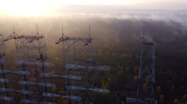 Duga radarının insansız hava aracı görüntüsü ve ünlü radarın genel planı..