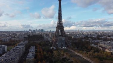 Eiffel kulesi, Champ de Mars manzaralı İHA 'dan.