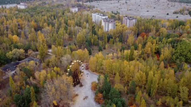 Pemandangan Drone di daerah pesisir kota di zona radioaktif Chernobyl. — Stok Video