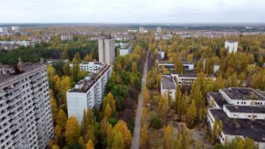 Yabancılaşmış Çernobil bölgesinde çekim.