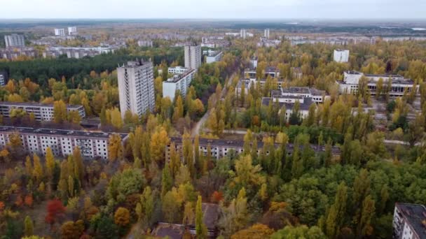 परमाणु विस्फोट के बाद छोड़ दिया Pripyat के ड्रोन फुटेज . — स्टॉक वीडियो