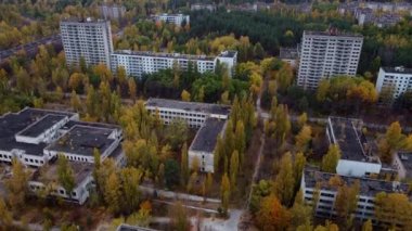 Felaketin sonucu olarak insanlar tarafından bırakılan insansız hava aracı görüntüsü.