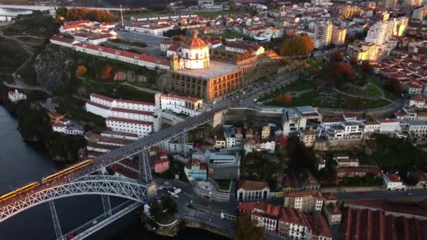 Widok drona kościoła Serra do Pilar w pobliżu Ponti di Don Luis I. — Wideo stockowe