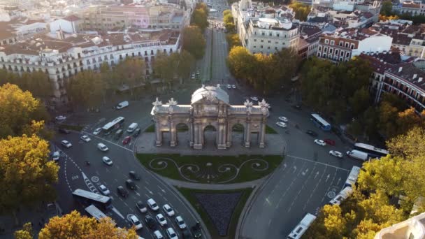 Static drone view of Alcala Gate with soldered passages. — Wideo stockowe
