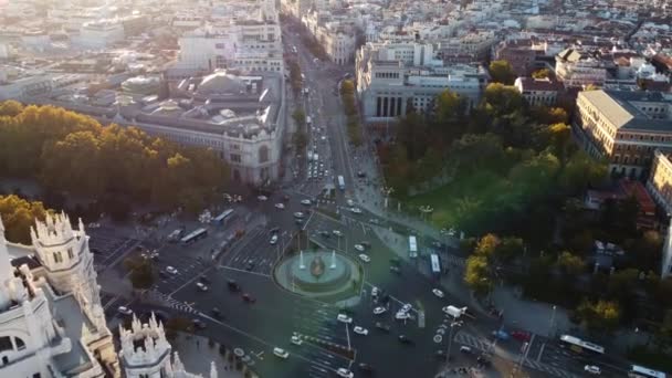 Drone flight over the Cibeles Fountain with a distant view of Madrid. — Stockvideo