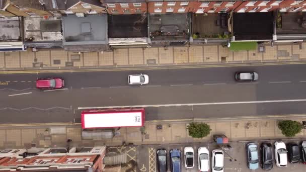 Imagens de drones de uma rua na área de Wimbledon. — Vídeo de Stock