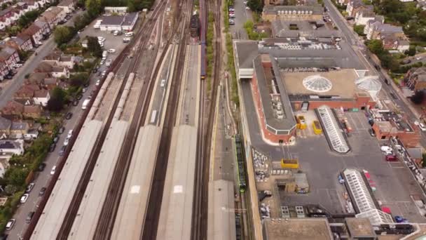 Drone vista da estação ferroviária de Wimbledon. — Vídeo de Stock