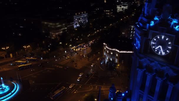 Drone view of the busy streets of Madrid below from the CentroCentro Tower — Vídeo de stock