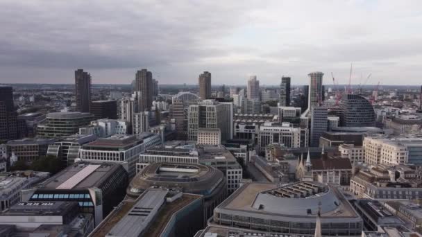 A drone view of a residential area in London - the Barbican. — Stockvideo