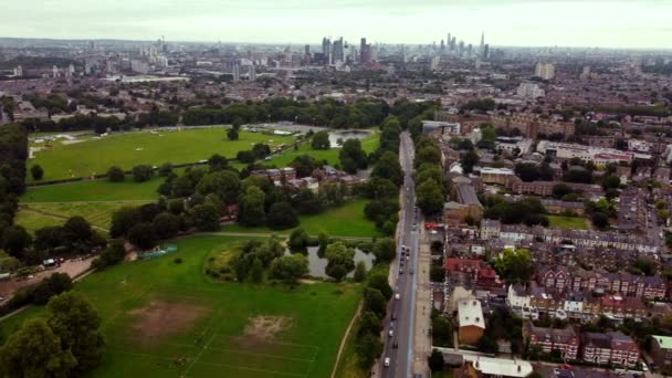 A drone view of the park and the surrounding area of Balham in London. — Stok video
