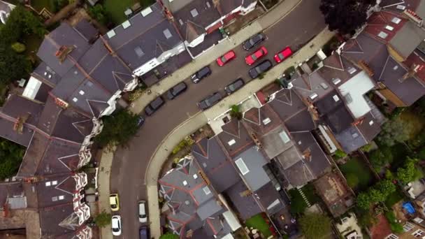 Luftaufnahme einer typischen kleinen Straße in London. — Stockvideo
