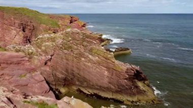 Seaton Kayalıkları yakınlarındaki uçurumların insansız hava aracı görüntüsü