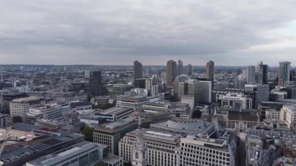 Drone view of the Barbican Estate with Barbican Towers in the background — Stockvideo