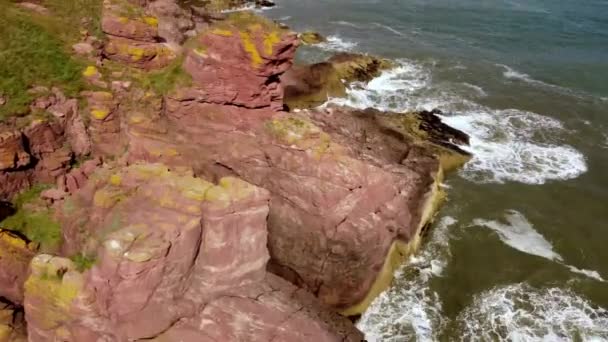 北海风景如画的岩石海岸的俯瞰图. — 图库视频影像