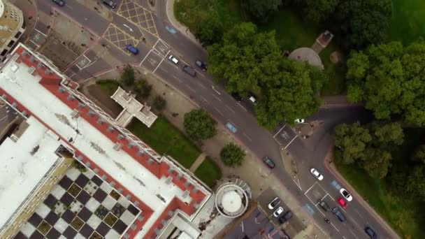 Gedetailleerde drone beelden van huizen in Balham, Londen. — Stockvideo