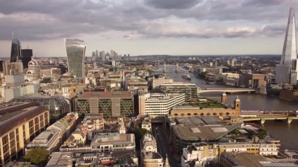 ロンドン市の近くの空気からの撮影. — ストック動画
