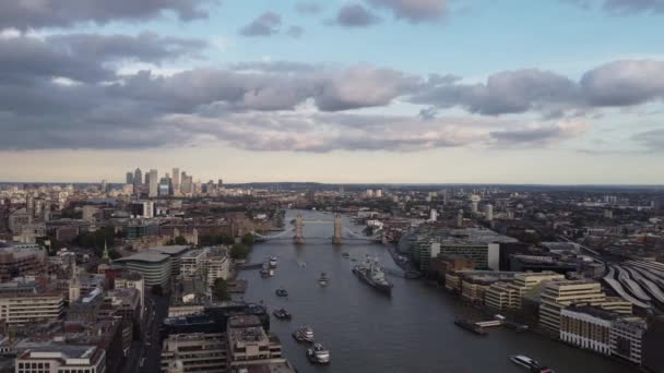 Drone footage of the beautiful sky over the Thames and The Shard. — Video