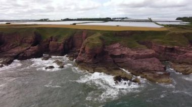 Seaton Kayalık Doğa Koruma Alanı 'nın kayalık kıyılarının insansız hava aracı görüntüsü.