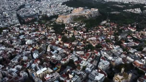 Drone view of the old streets at the foot of the Acropolis of Athens in Athens. — Videoclip de stoc