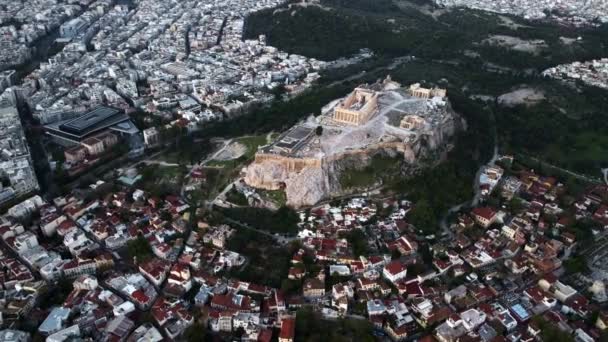 Vista de drones da Acrópole de Atenas, imagens em câmara lenta. — Vídeo de Stock