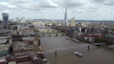 Bankside ve Londra 'daki Thames Nehri' nin insansız hava aracı görüntüsü.