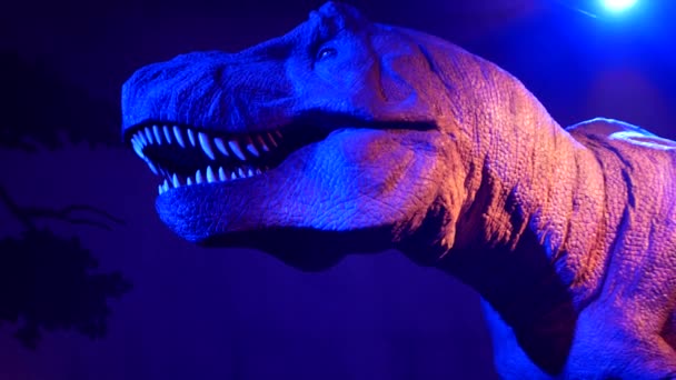 Рухаюча Скульптура Тиранозавра Рекса Виставки Світло Змінюється Динозавр Рухає Щелепами — стокове відео