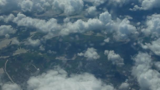 Zdjęcie Lotnicze Ziemi Białymi Chmurami Pierwszym Planie Fotografowanie Ciągu Dnia — Wideo stockowe