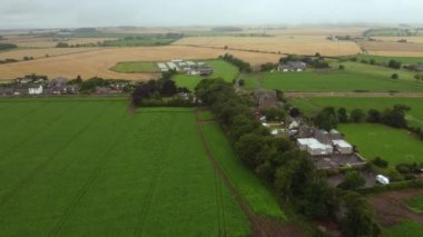 Arbroath 'ın yeşil alanlarının insansız hava aracı fotoğrafları. Ufuk sisle kaplanmış..