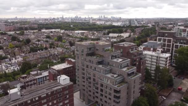 Drone View Modern Houses Railway Tracks Cloudy Overcast Weather — Vídeo de Stock