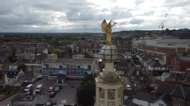 Drone View Golden Statue Roof New Wimbledon Theater South West — 비디오