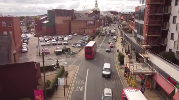 Drone Flight Broadway Wimbledon Video Shows Parking Lot Side Theater — Vídeo de Stock