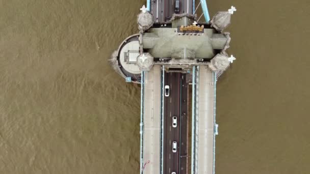 Drone Footage Traffic Tower Bridge Top View Slow Flow Thames — стоковое видео