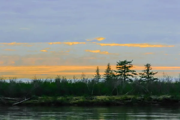 夜晚的暮色 极地的白昼在北方森林的苔原河岸上 克拉斯诺亚尔斯克地区北部的赫塔河夜景 俄罗斯 — 图库照片