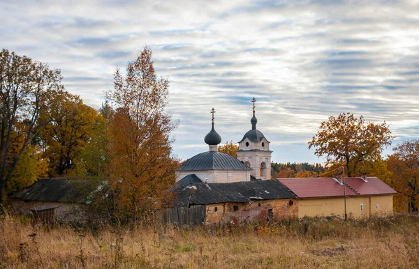 Avondlandschap Met Een Oude Orthodoxe Kerk Het Eiland Konevets Skete — Stockfoto