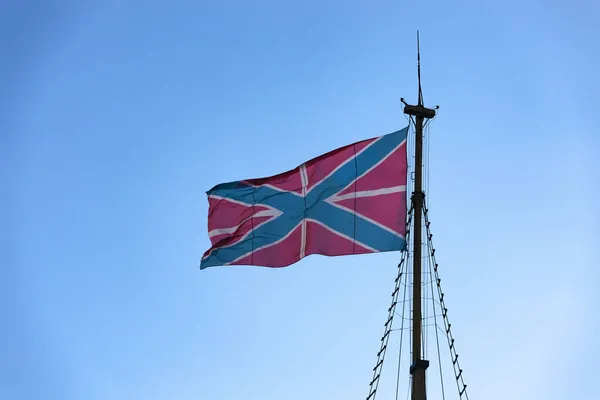 Vlajka Námořních Pevností Zvedá Vlajkových Štábech Nebo Stěžních Námořních Nebo — Stock fotografie