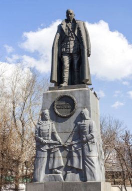 Irkutsk 'taki Amiral Kolchak anıtı. Üzerinde Kızıl Muhafız ve Beyaz Muhafız resmi var. İnfaz edilen Amiral Kolchak A.V. 'nin anıtı. Irkutsk 2004 yılında kuruldu. Heykeltıraş Klykov V.M. 