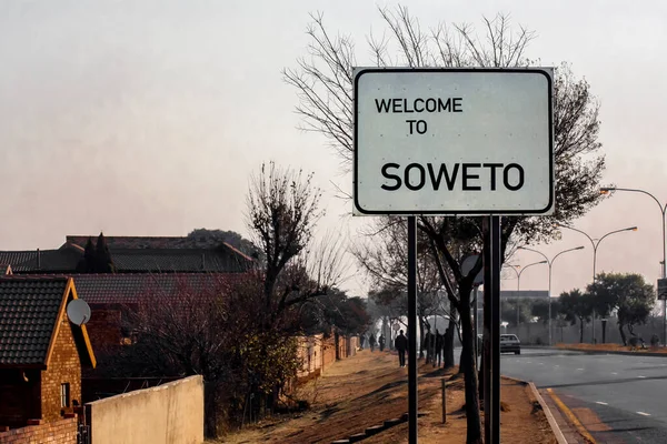 Bienvenido Soweto Pancarta Señal Tráfico Entrada Soweto Suburbio Johannesburgo Saludo —  Fotos de Stock