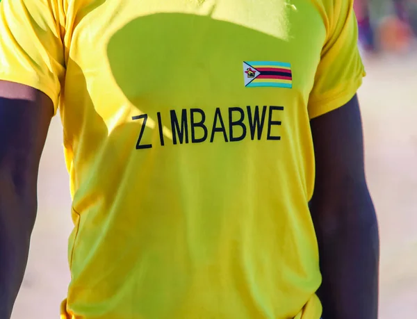 Bandera Inscripción Zimbabwe Una Camiseta Deportiva Color Amarillo Brillante Camiseta —  Fotos de Stock