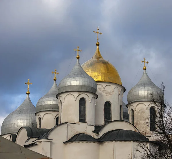 Szent Sophia Ősi Templomának Kupolái Őszi Égbolt Hátterében Veliky Novgorod — Stock Fotó