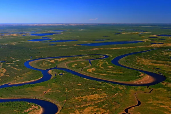 Widok Góry Tundra Wiosenny Krajobraz Jeziorami Rzekami Taimyr Tundra Wczesnym — Zdjęcie stockowe