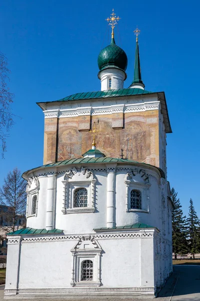 Православный Храм Имя Спасителя Сделанного Руками Иркутске Фоне Голубого Весеннего — стоковое фото