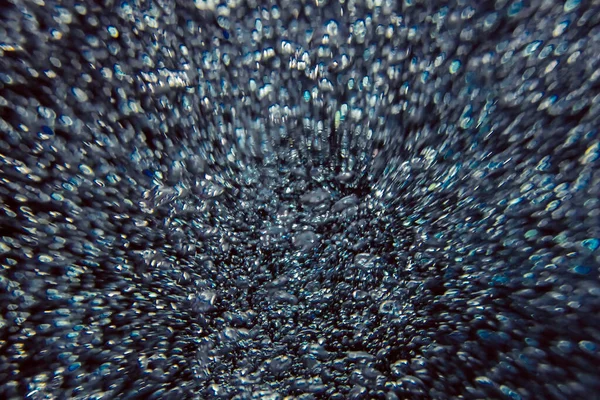 스쿠버 다이버들의 바다깊은 곳에서 솟아오르는 수있다 잠수부들의 호흡을 떠오르는 — 스톡 사진