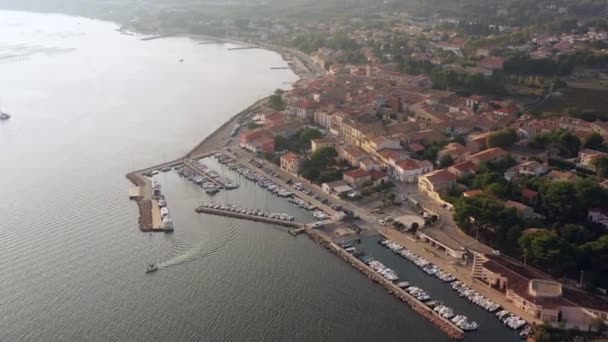 Αεροφωτογραφία Του Bouzigues Στη Λιμνοθάλασσα Thau Στο Herault Στην Occitanie — Αρχείο Βίντεο